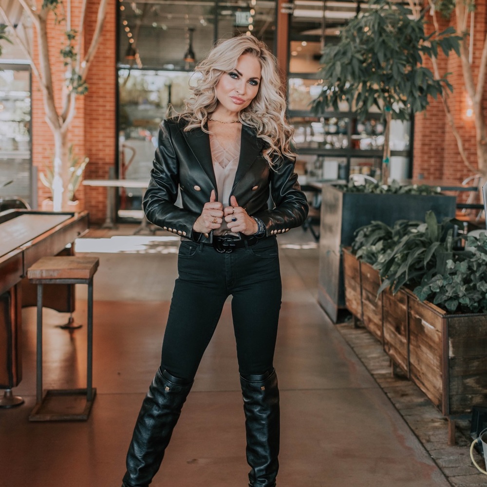 L’AGENCE INEZ CROPPED LEATHER BLAZER